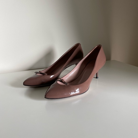 Gucci Brown Patent Leather Bow Heels - Picture 5 of 16